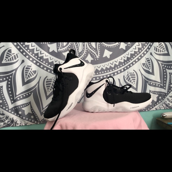 Nike Shoes - Nike zooms - only wore 4 times still brand new.